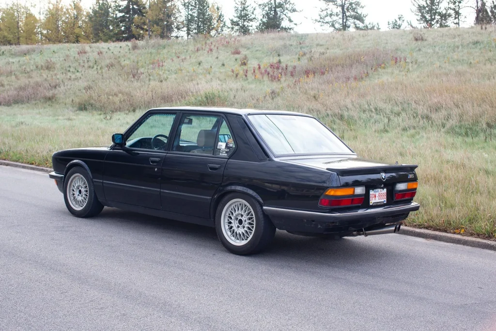 1988bmwm5_03